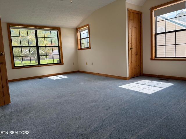 3237 Valley Home Rd, Sevierville, TN 37862