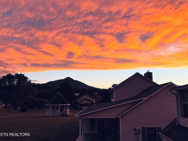 3237 Valley Home Rd, Sevierville, TN 37862