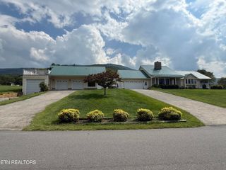 3237 Valley Home Rd, Sevierville, TN 37862