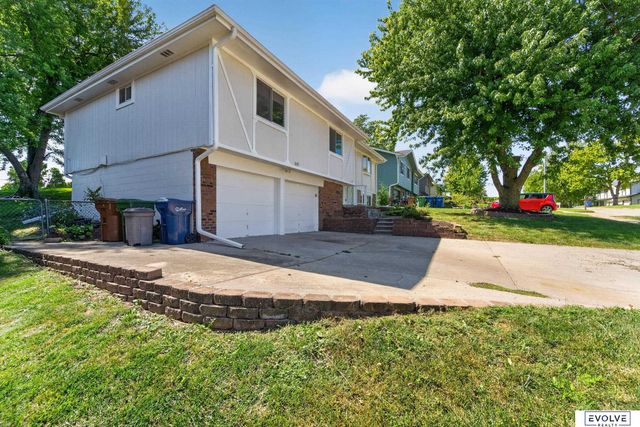 2103 Whitted Drive, Bellevue, NE 68123