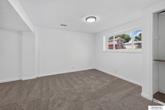 2103 Whitted Drive, Bellevue, NE 68123