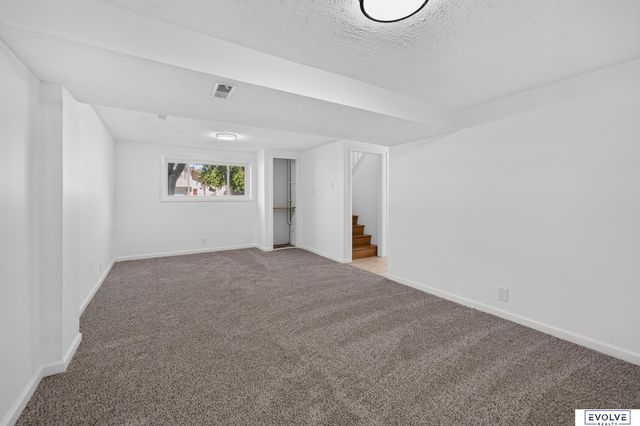 2103 Whitted Drive, Bellevue, NE 68123