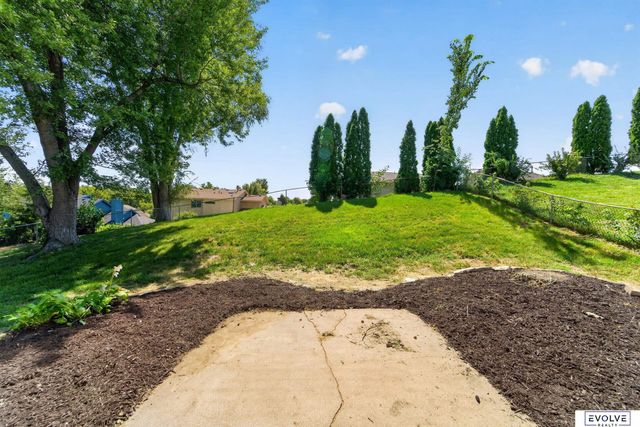 2103 Whitted Drive, Bellevue, NE 68123