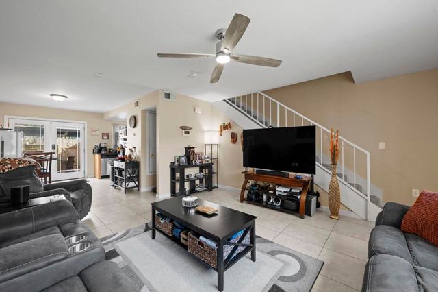 910 N N Fig St D, Escondido, CA 92026