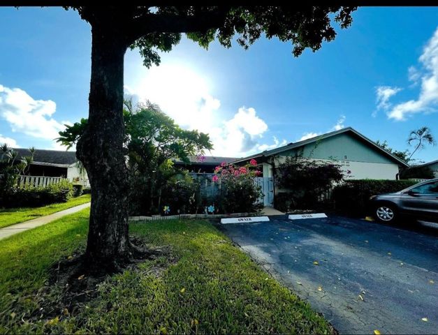8090 Ambach Way 13-B, Hypoluxo, FL 33462