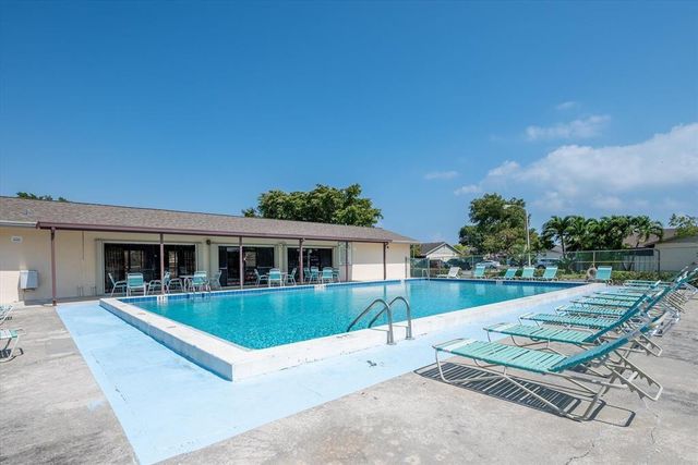 8090 Ambach Way 13-B, Hypoluxo, FL 33462