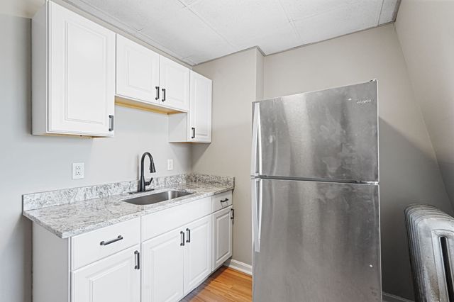 90 Appleton St 18, Lowell, MA 01852