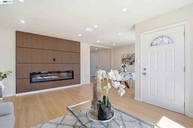 937 Neil Way, Hayward, CA 94545