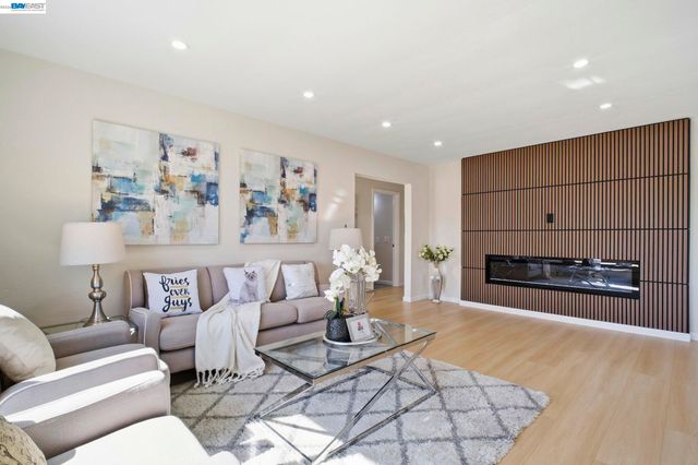 937 Neil Way, Hayward, CA 94545