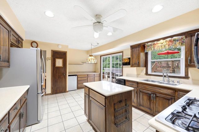 16200 Tomahawk TRAIL, Brookfield, WI 53005