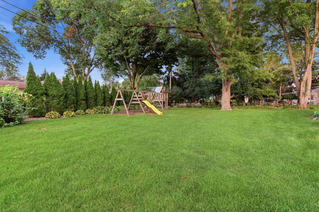 16200 Tomahawk TRAIL, Brookfield, WI 53005