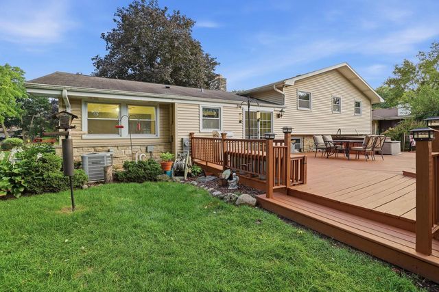 16200 Tomahawk TRAIL, Brookfield, WI 53005