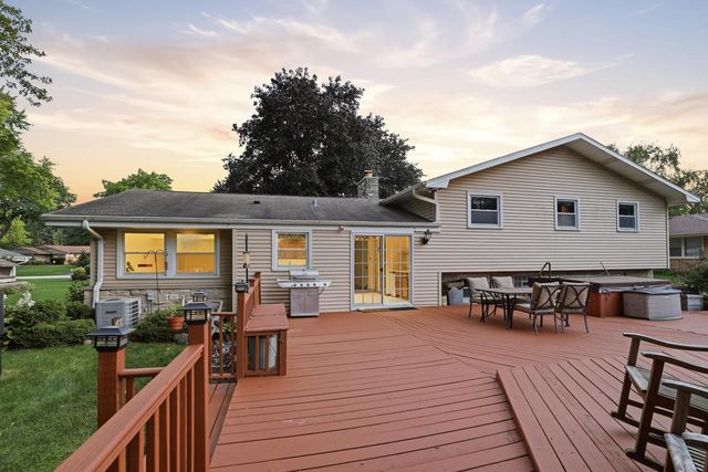 16200 Tomahawk TRAIL, Brookfield, WI 53005