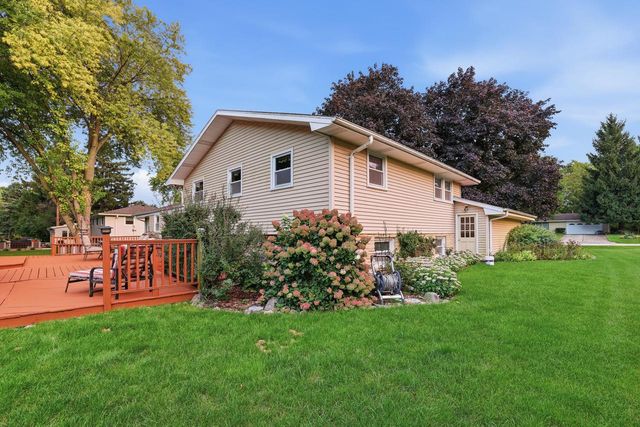 16200 Tomahawk TRAIL, Brookfield, WI 53005