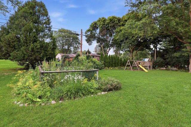 16200 Tomahawk TRAIL, Brookfield, WI 53005