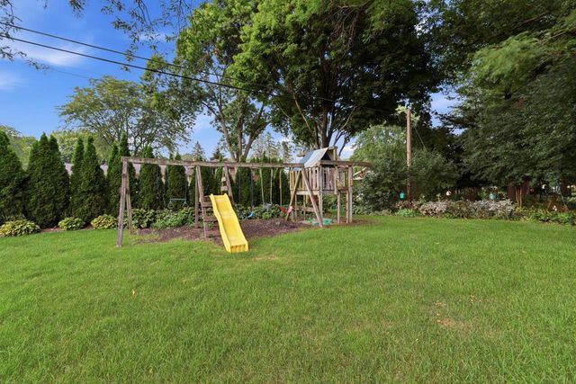 16200 Tomahawk TRAIL, Brookfield, WI 53005