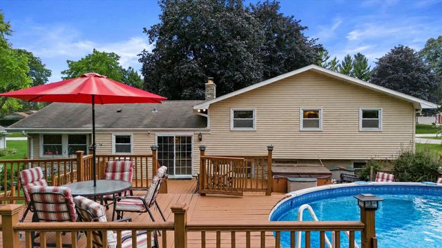 16200 Tomahawk TRAIL, Brookfield, WI 53005