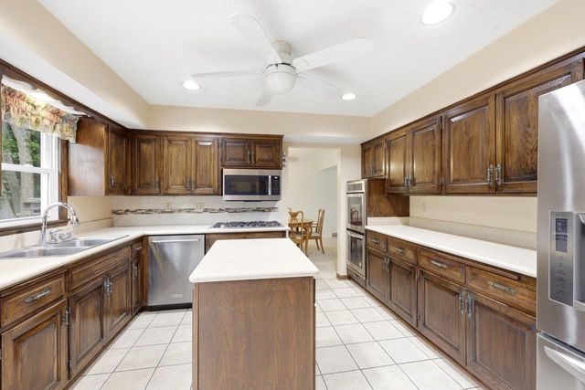 16200 Tomahawk TRAIL, Brookfield, WI 53005