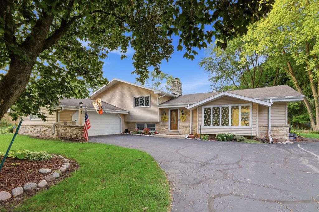 16200 Tomahawk TRAIL, Brookfield, WI 53005