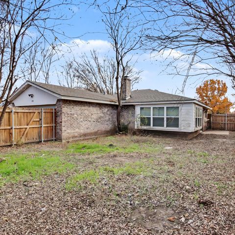 805 Cherry Hills Drive, Lancaster, TX 75134