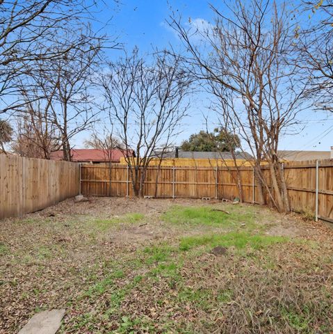 805 Cherry Hills Drive, Lancaster, TX 75134