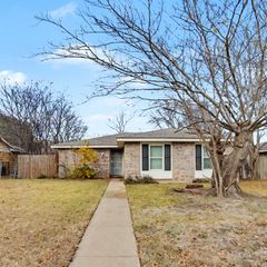 805 Cherry Hills Drive, Lancaster, TX 75134