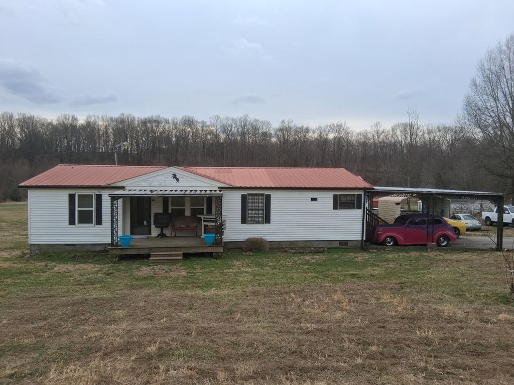 268 Buck Perry Rd, Bethpage, TN 37022