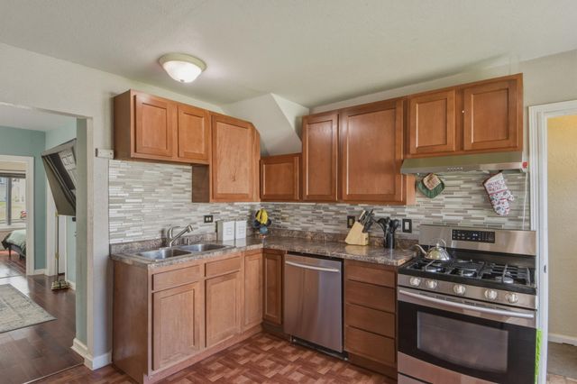751 Minnehaha Avenue W, Saint Paul, MN 55104