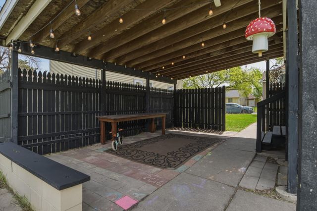 751 Minnehaha Avenue W, Saint Paul, MN 55104
