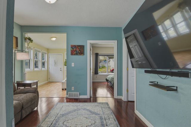 751 Minnehaha Avenue W, Saint Paul, MN 55104