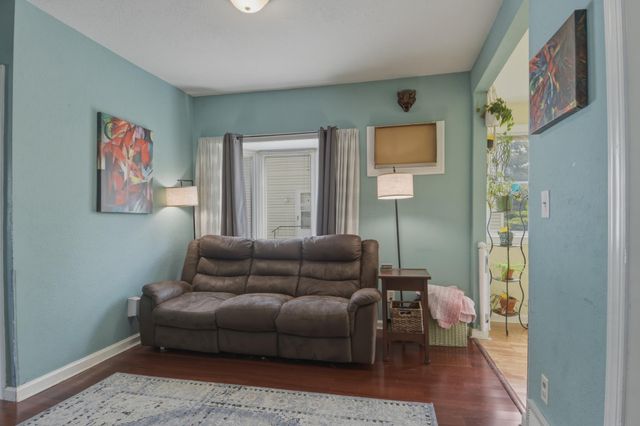 751 Minnehaha Avenue W, Saint Paul, MN 55104
