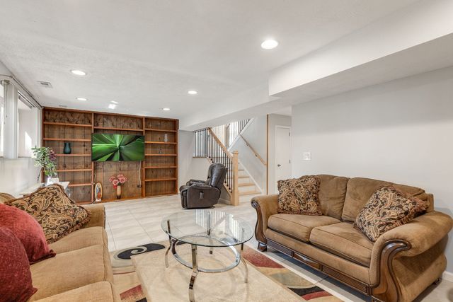 1151 Whitehall Street, Lombard, IL 60148