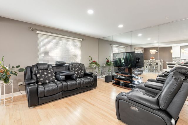 1151 Whitehall Street, Lombard, IL 60148