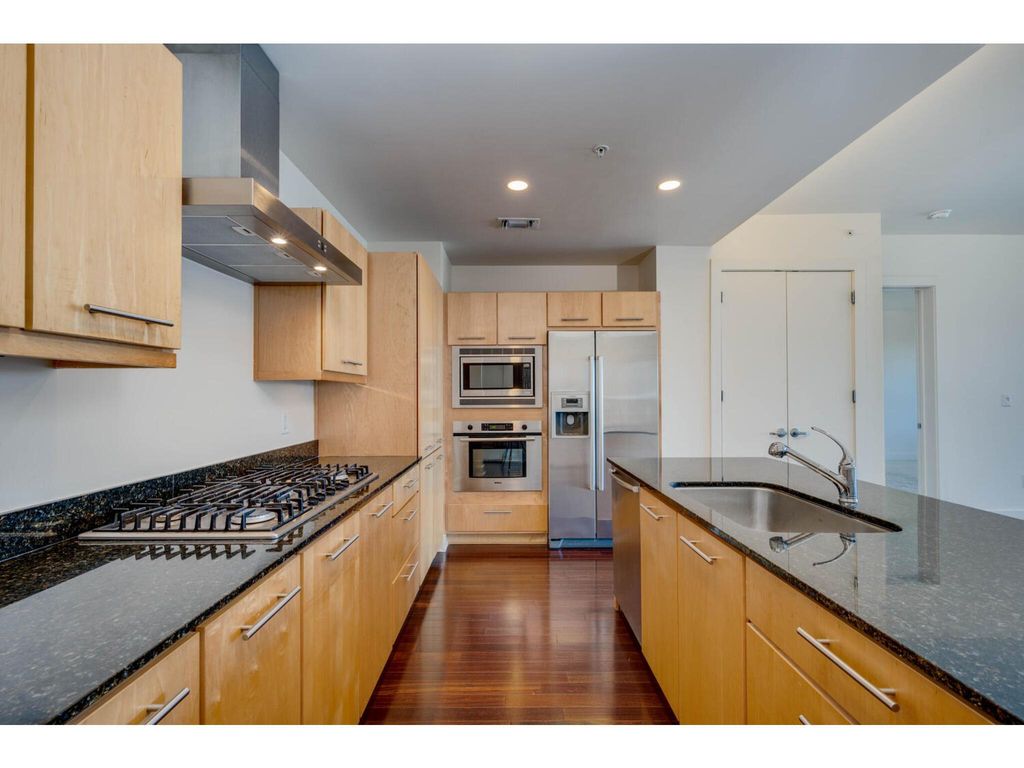 210 Lee Barton DR 411, Austin, TX 78704