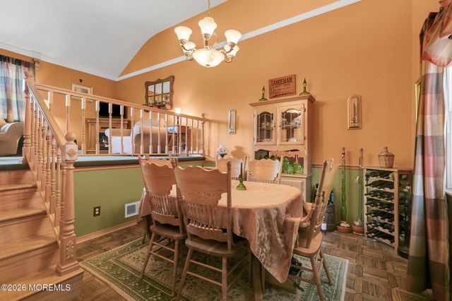 31 Bayberry Lane, Middletown, NJ 07748