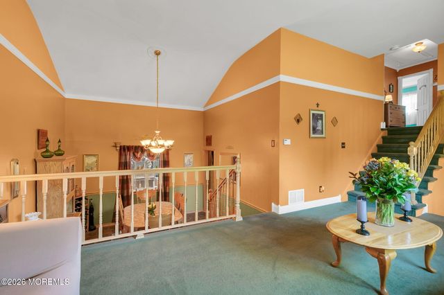 31 Bayberry Lane, Middletown, NJ 07748
