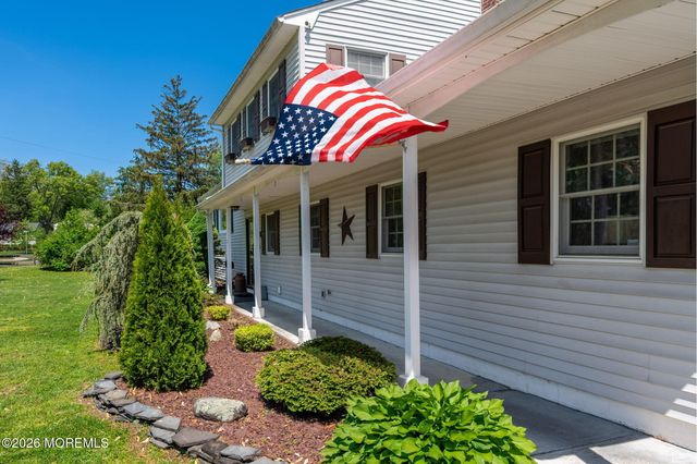 31 Bayberry Lane, Middletown, NJ 07748