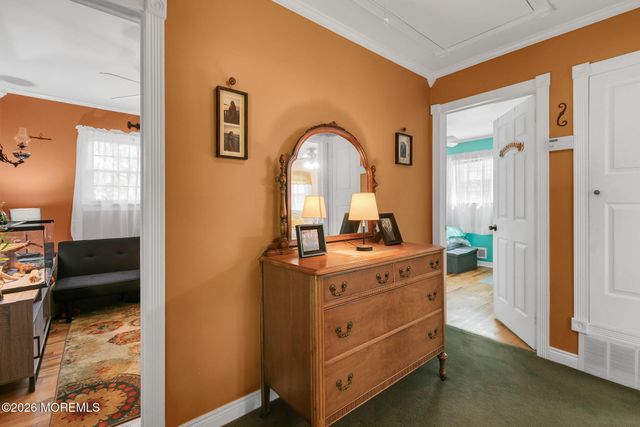 31 Bayberry Lane, Middletown, NJ 07748