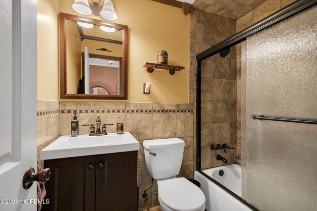 31 Bayberry Lane, Middletown, NJ 07748