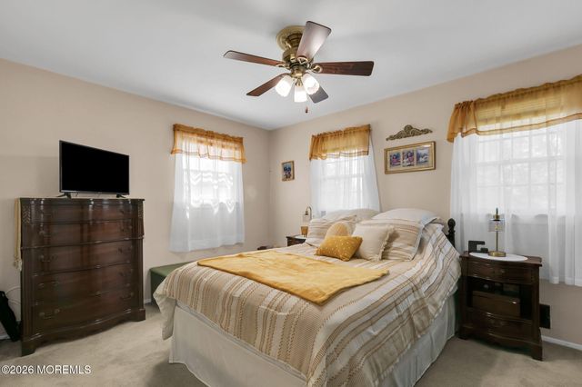 31 Bayberry Lane, Middletown, NJ 07748