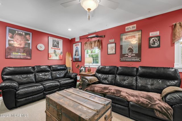 31 Bayberry Lane, Middletown, NJ 07748