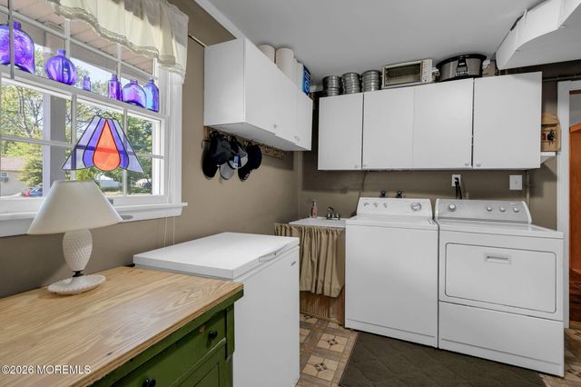31 Bayberry Lane, Middletown, NJ 07748