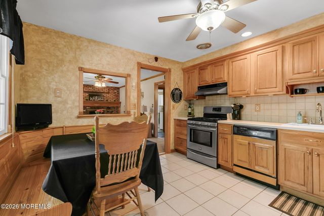 31 Bayberry Lane, Middletown, NJ 07748
