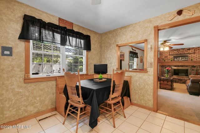 31 Bayberry Lane, Middletown, NJ 07748