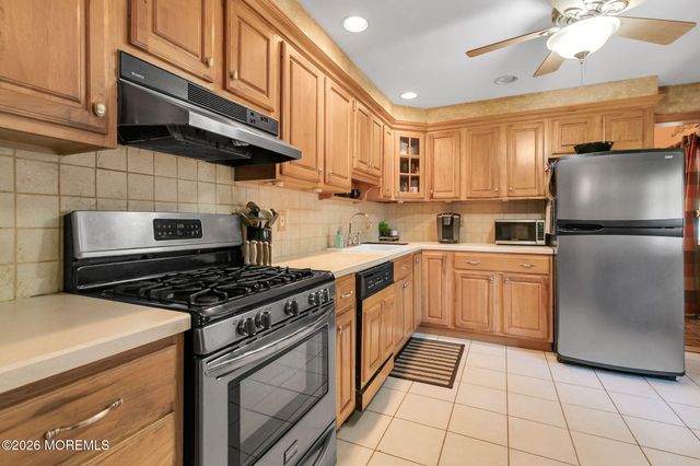 31 Bayberry Lane, Middletown, NJ 07748