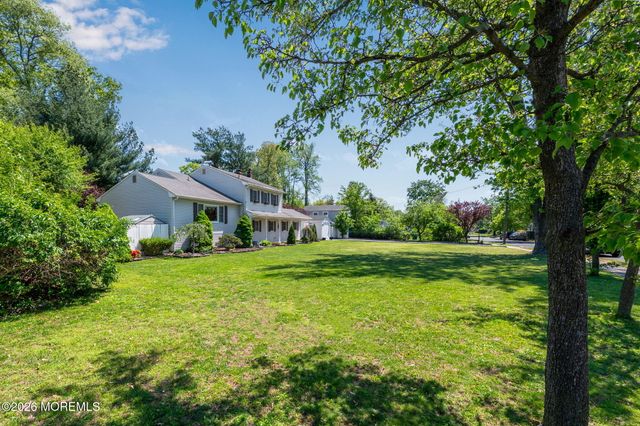 31 Bayberry Lane, Middletown, NJ 07748