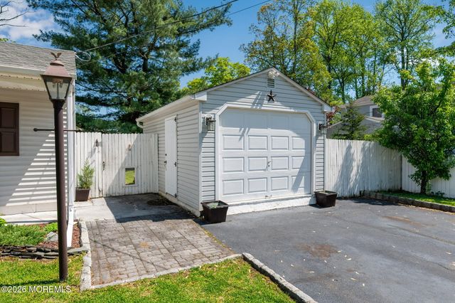 31 Bayberry Lane, Middletown, NJ 07748