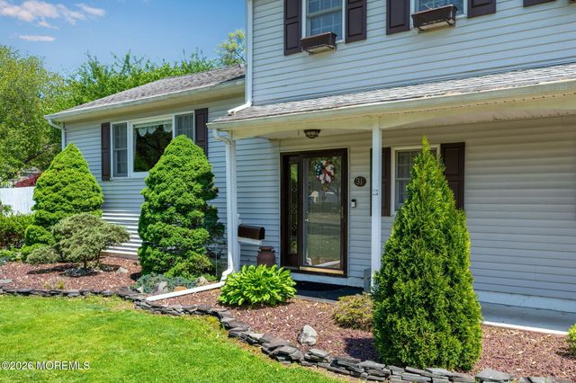 31 Bayberry Lane, Middletown, NJ 07748