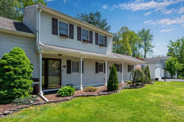 31 Bayberry Lane, Middletown, NJ 07748
