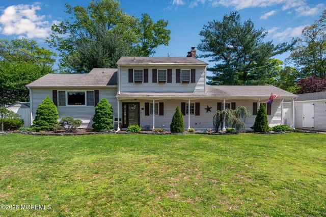 31 Bayberry Lane, Middletown, NJ 07748